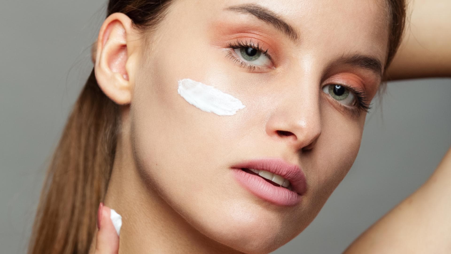 Anti-Aging-Diese-Drogerie-Creme-polstert-die-Haut-in-einer-Stunde-auf-und-ist-37-reduziert