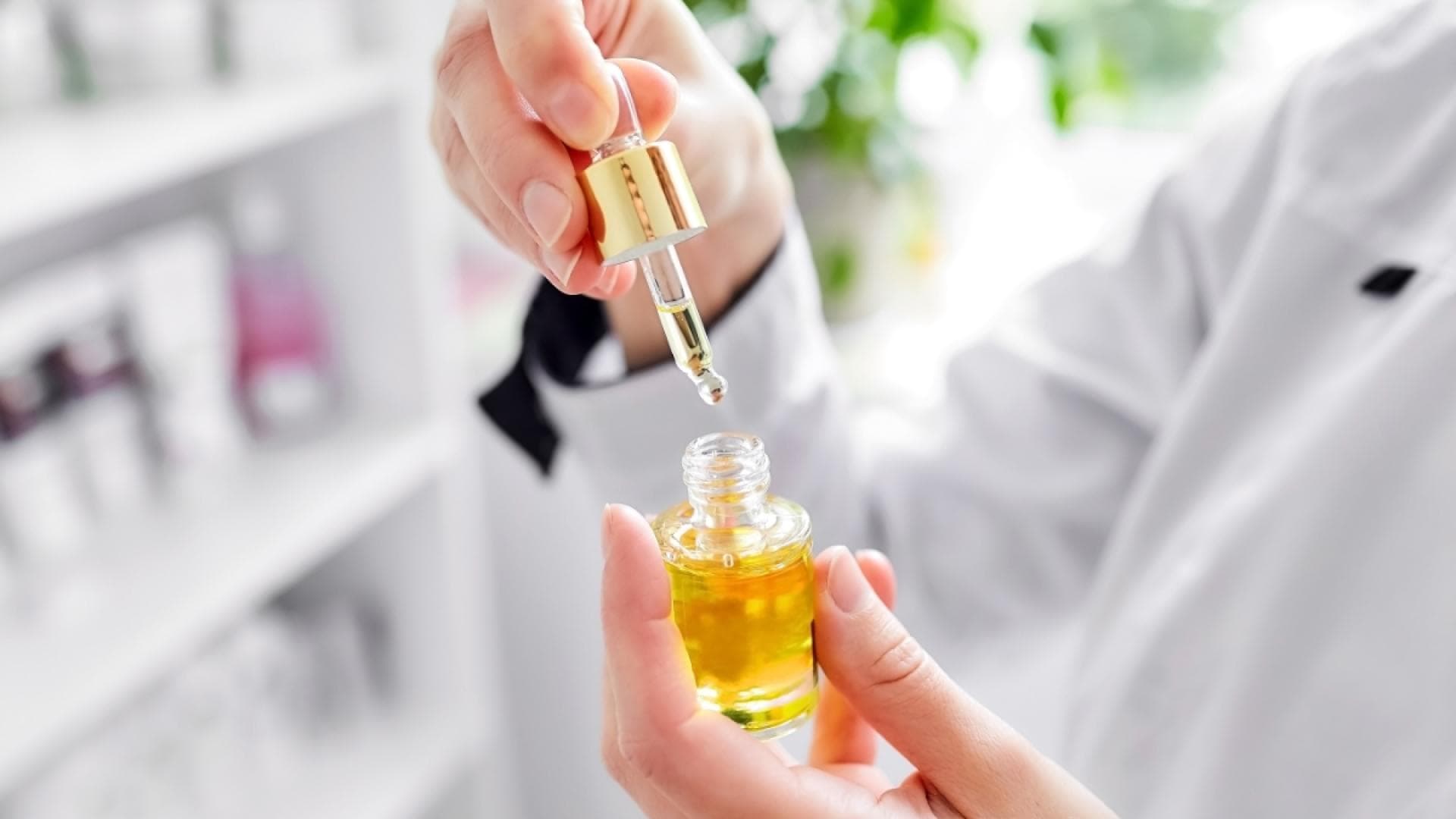 Laut-Dermatologin-Dieser-Wirkstoff-darf-in-keiner-Hautpflege-fehlen