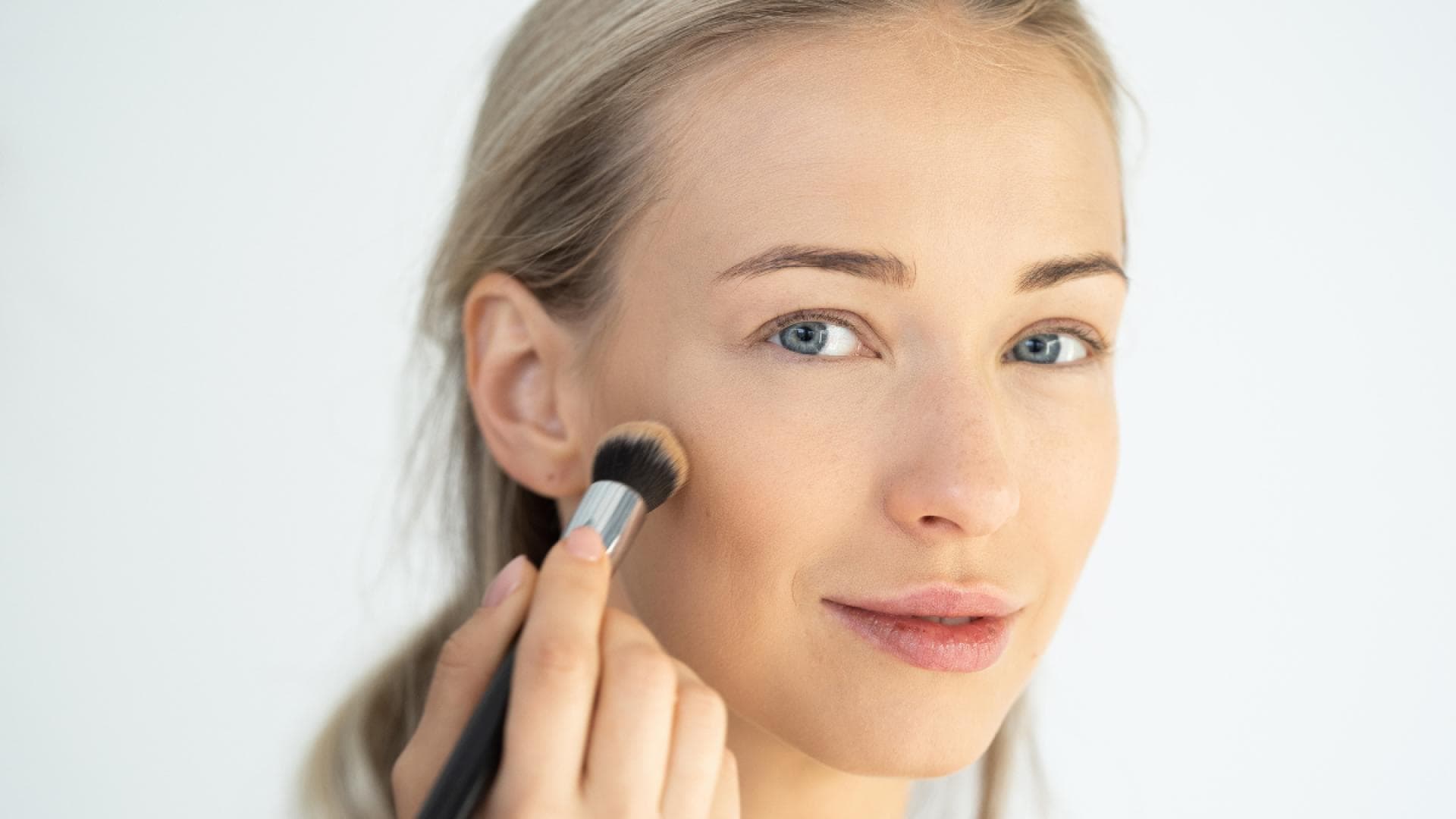 Make-up-Diese-wasserfeste-Foundation-ist-43-reduziert
