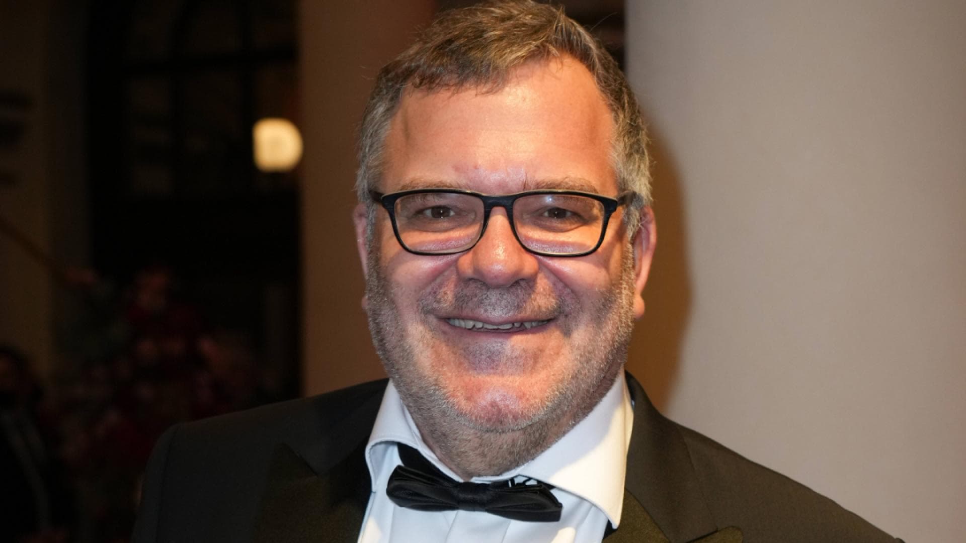 -Wer-wei-denn-sowas-Elton-feiert-Comeback-doch-es-gibt-einen-Haken