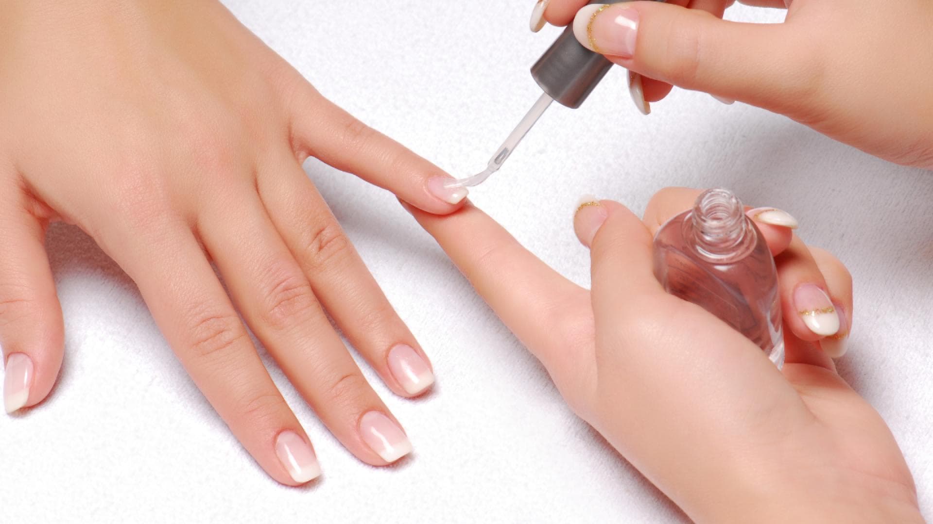 Laut-ko-Test-Dieser-4-Euro-Top-Coat-aus-Drogerie-ist-sehr-gut-