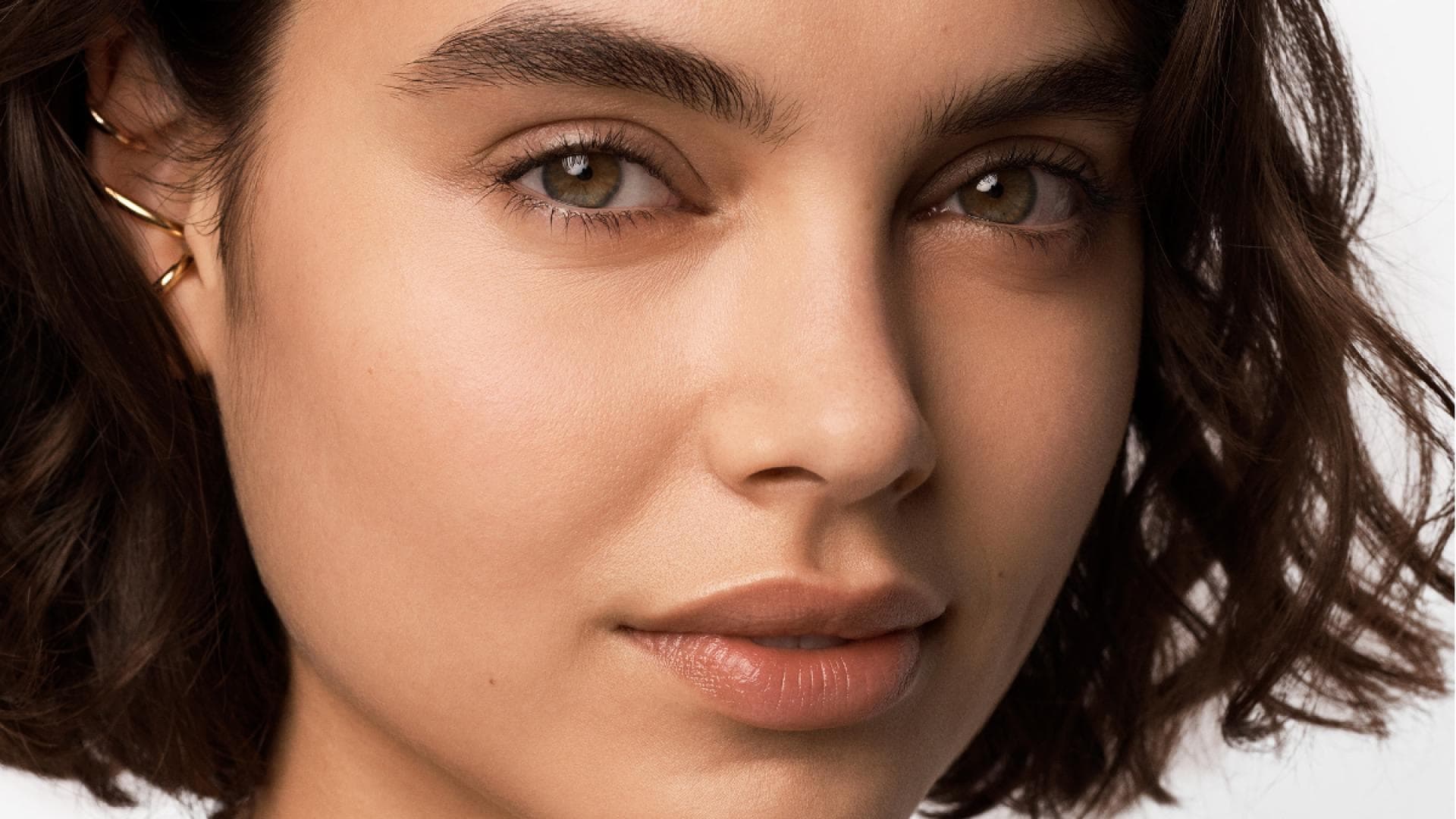 make-up-diese-foundation-schenkt-2-mal-mehr-strahlkraft