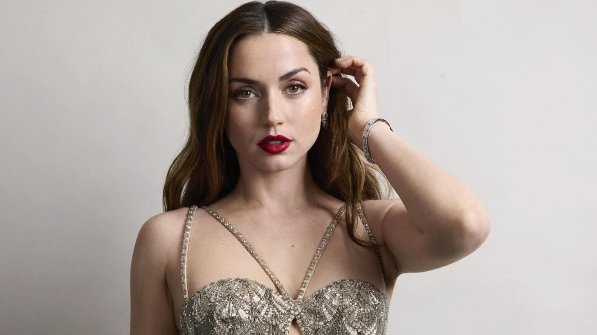 Beauty-Trend-2025-Ana-de-Armas-schw-rt-auf-diese-Mascara