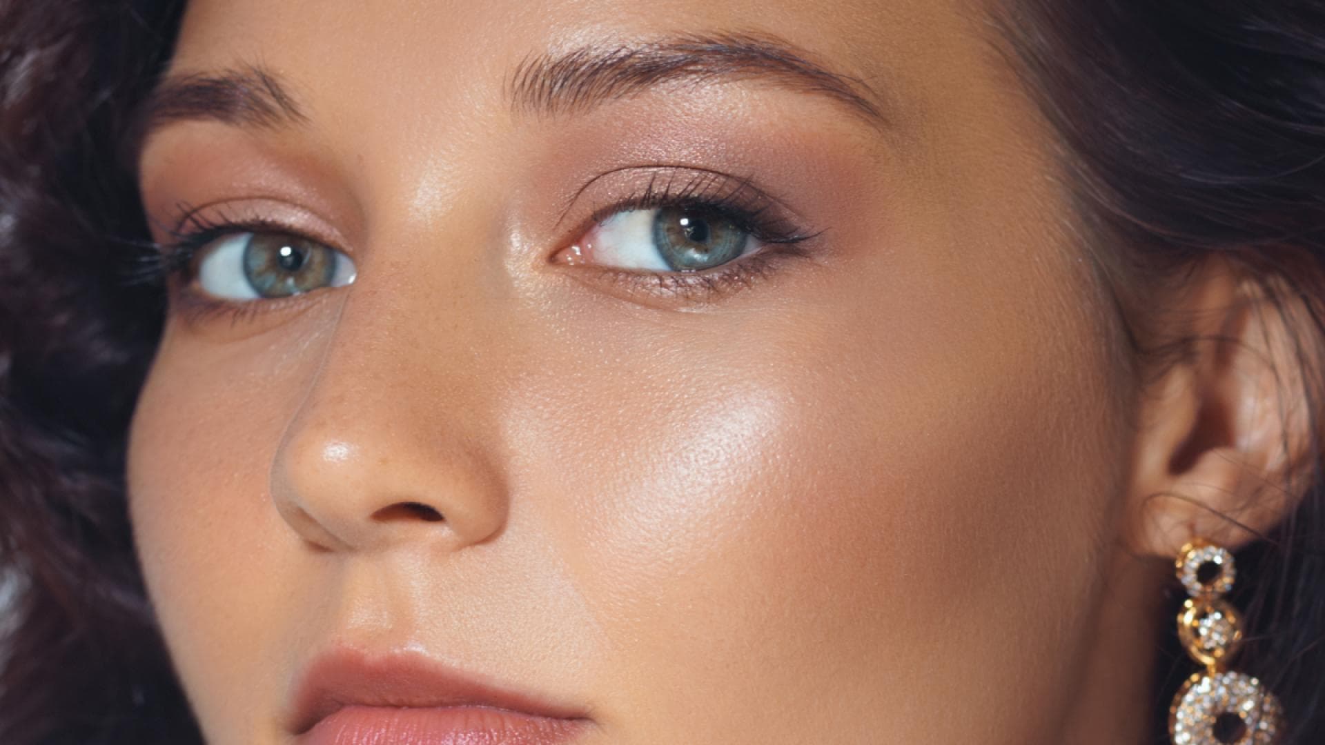 anti-aging-mit-diesem-augenserum-stick-hast-du-nie-wieder-puffy-eyes