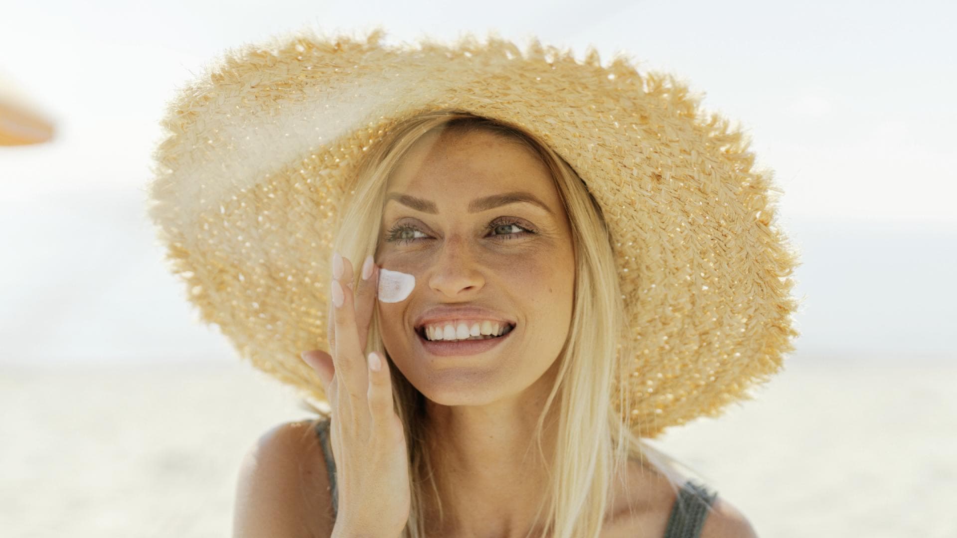 Anti-Aging-Dieser-UV-Fluid-aus-der-Drogerie-bietet-einen-3-fachen-Faltenschutz