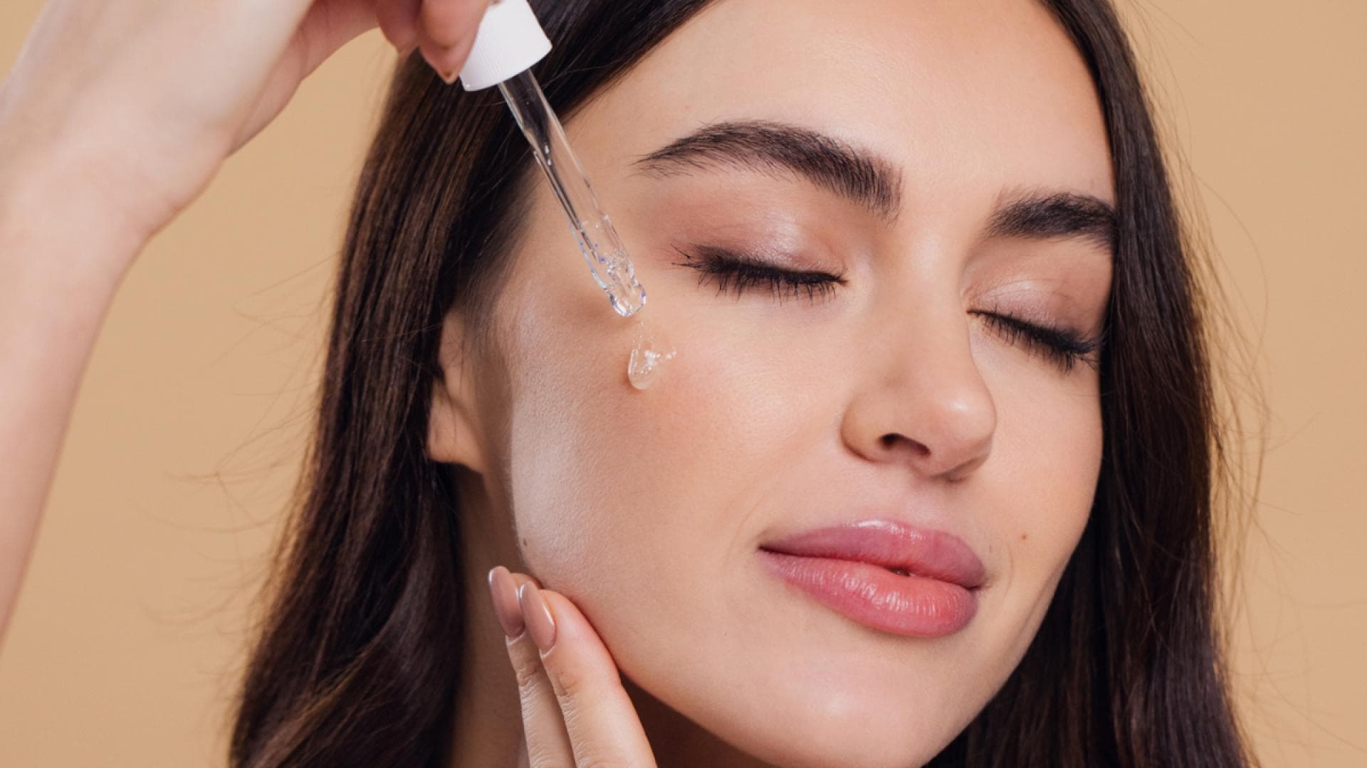 Anti-Aging-Diese-Glow-Drops-bringen-deinen-Teint-sofort-zum-Strahlen
