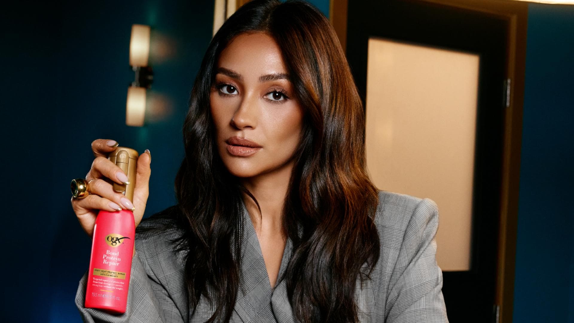 Laut-Shay-Mitchell-Dieses-Leave-in-Treatment-repariert-gebrochene-Haarbr-cken