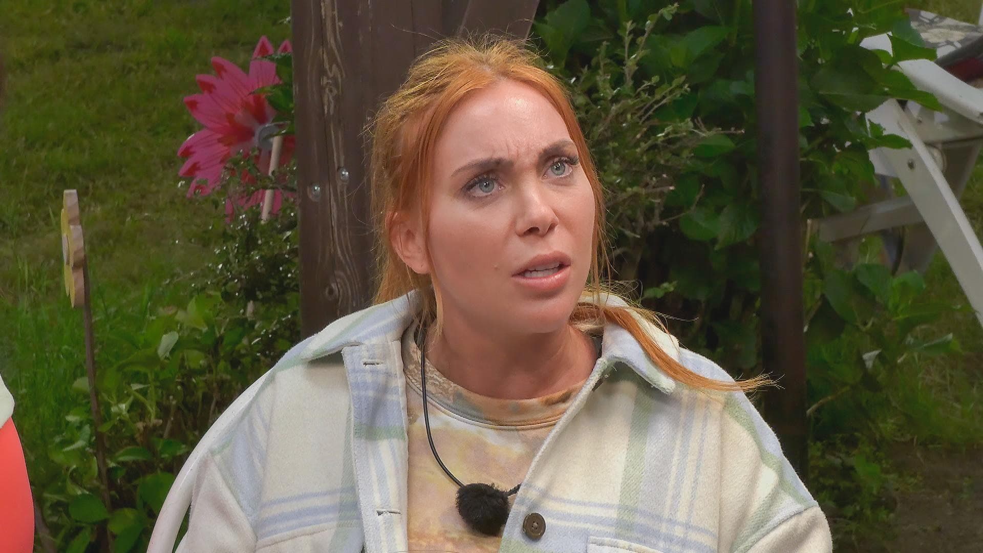 Tara-Tabitha-Moralapostel-Sie-schie-t-gegen-die-Sommerhaus-Zuschauer-