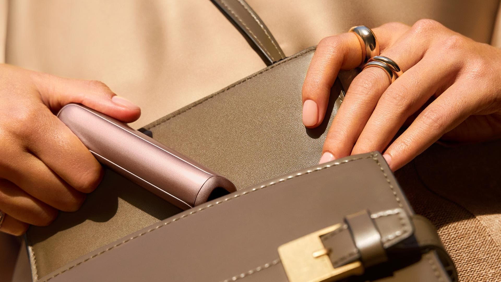 Ploom AURA passt sich deinem Stil an. 