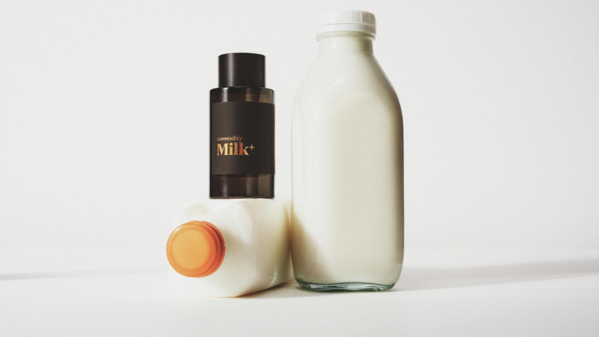 Adventskalender-T-rchen-15-Gewinne-das-Parfum-MILK-von-COMMODITY-im-Wert-von-150-Euro