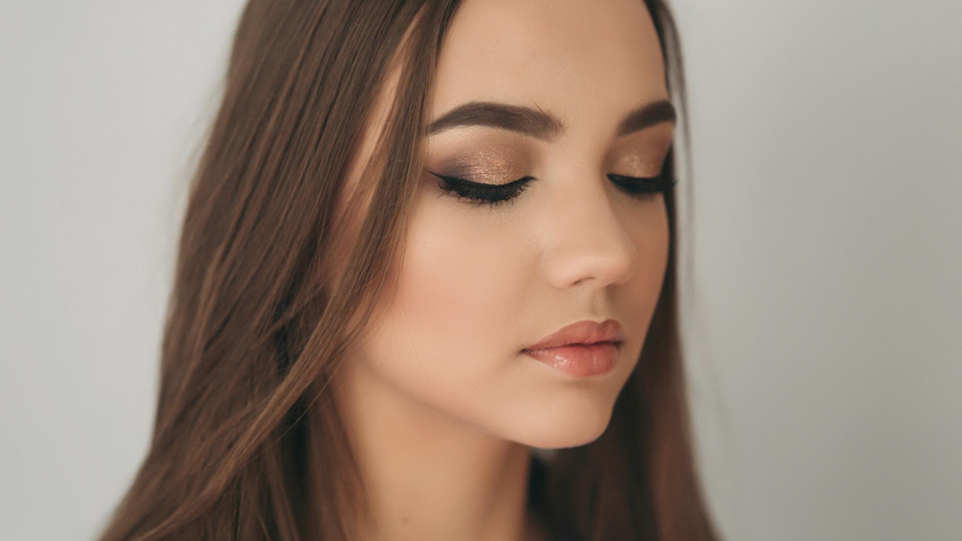 Mascara-Diese-Drogerie-Wimperntusche-verdichtet-die-Wimpern-mit-Design-Effekt