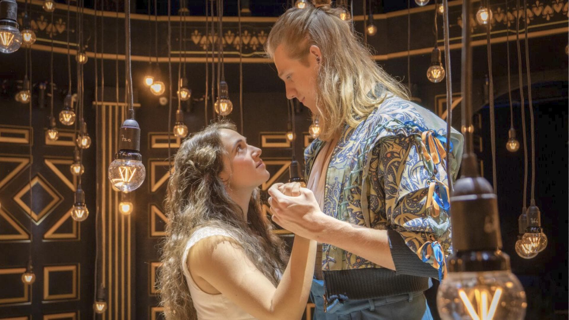 Adventskalender-T-rchen-19-Gewinne-2-Tickets-f-r-Romeo-Julia-Liebe-ist-alles-