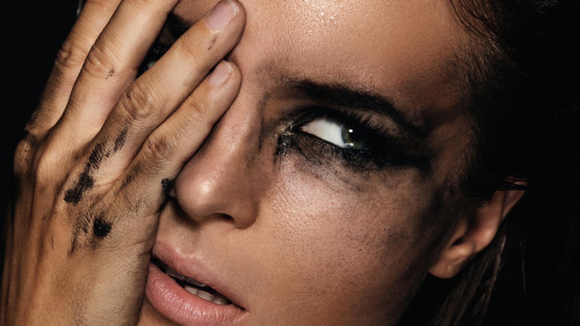 Mascara-Diese-4-Euro-Wimperntusche-verschmiert-nie