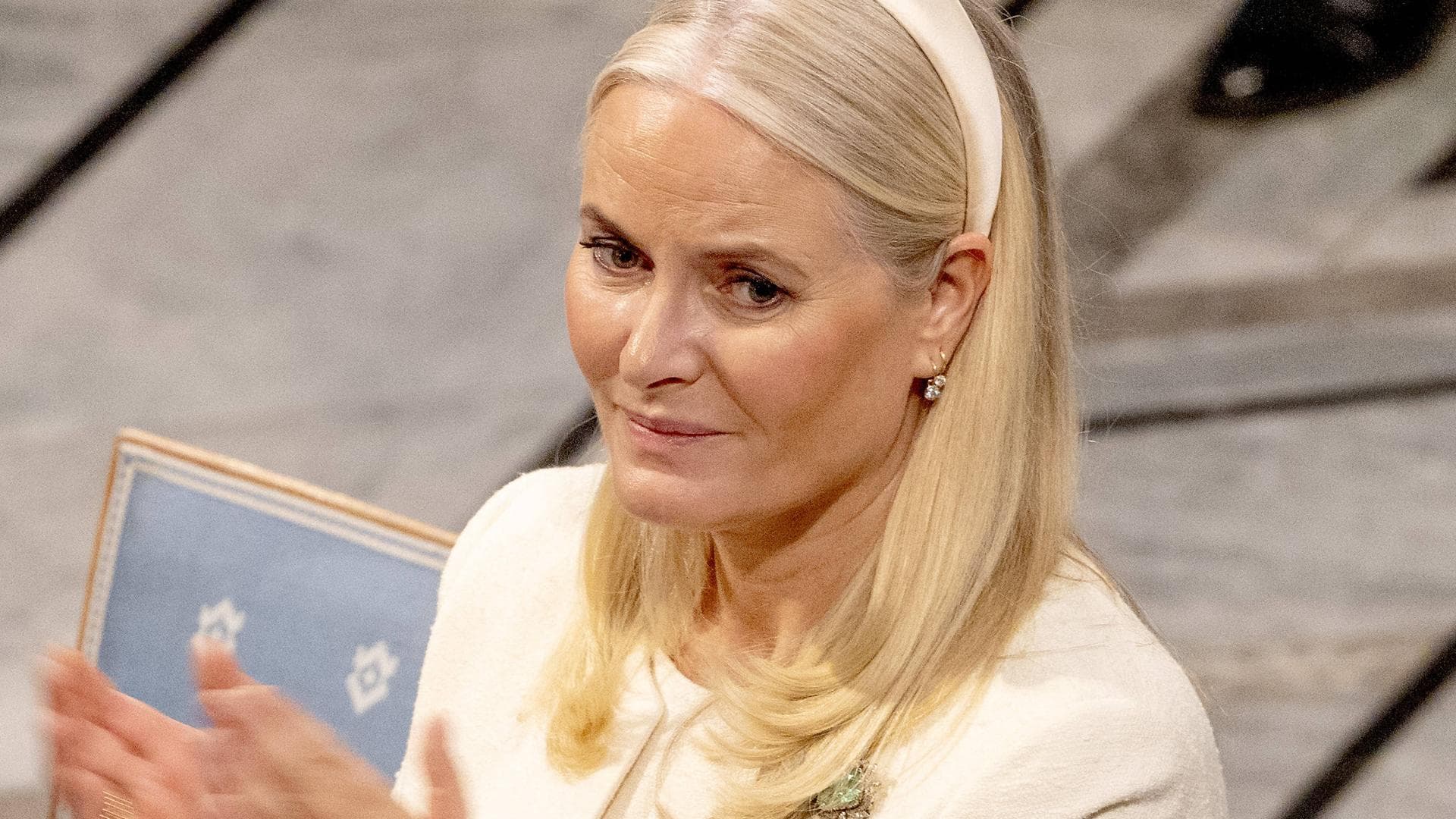 Prinzessin-Mette-Marit-Wegen-Epstein-Enth-llungen-Entschuldigung-an-Norwegen-K-nig-Harald