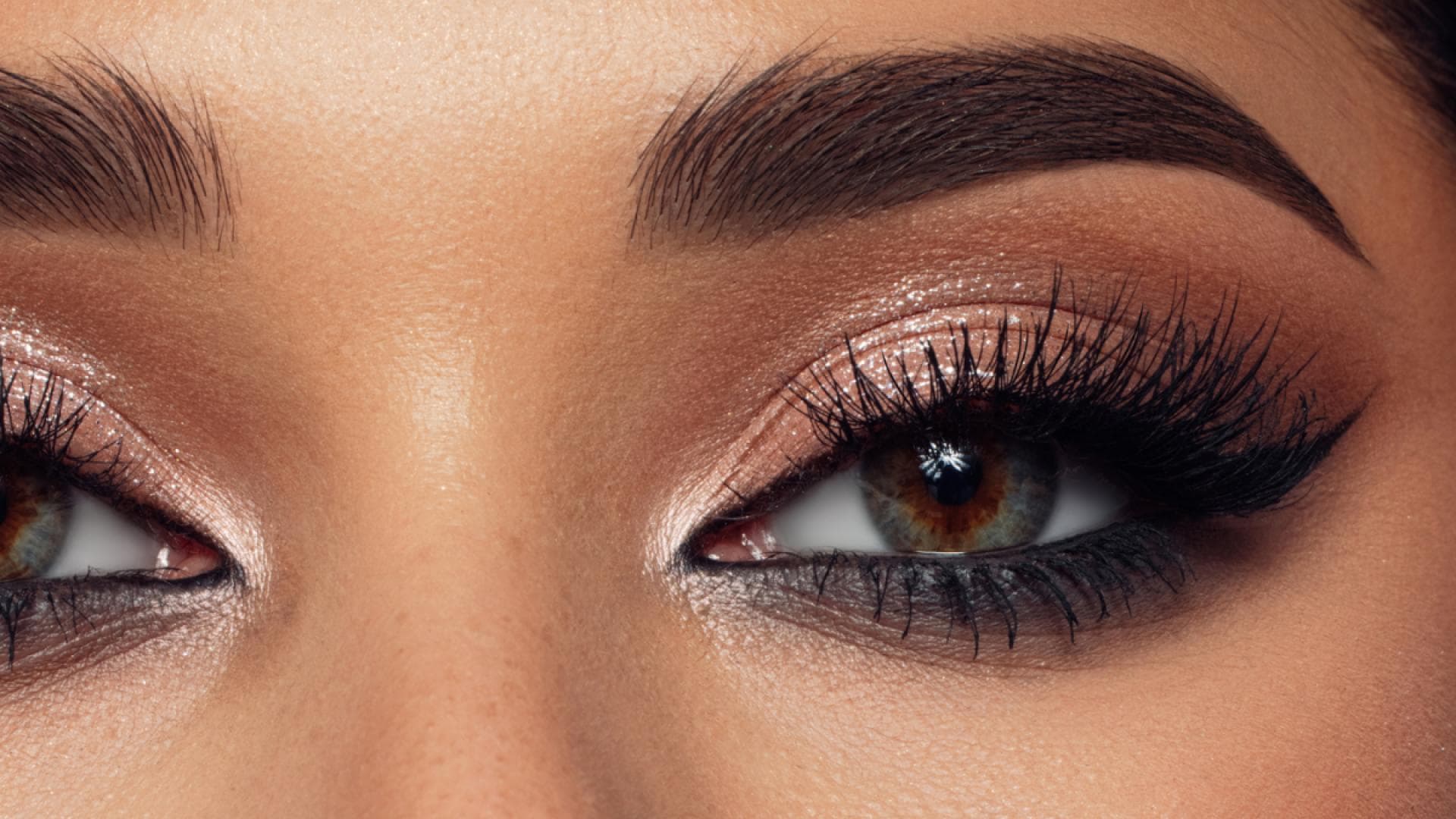 Mascara-Diese-Wimperntusche-schenkt-230-mehr-Volumen