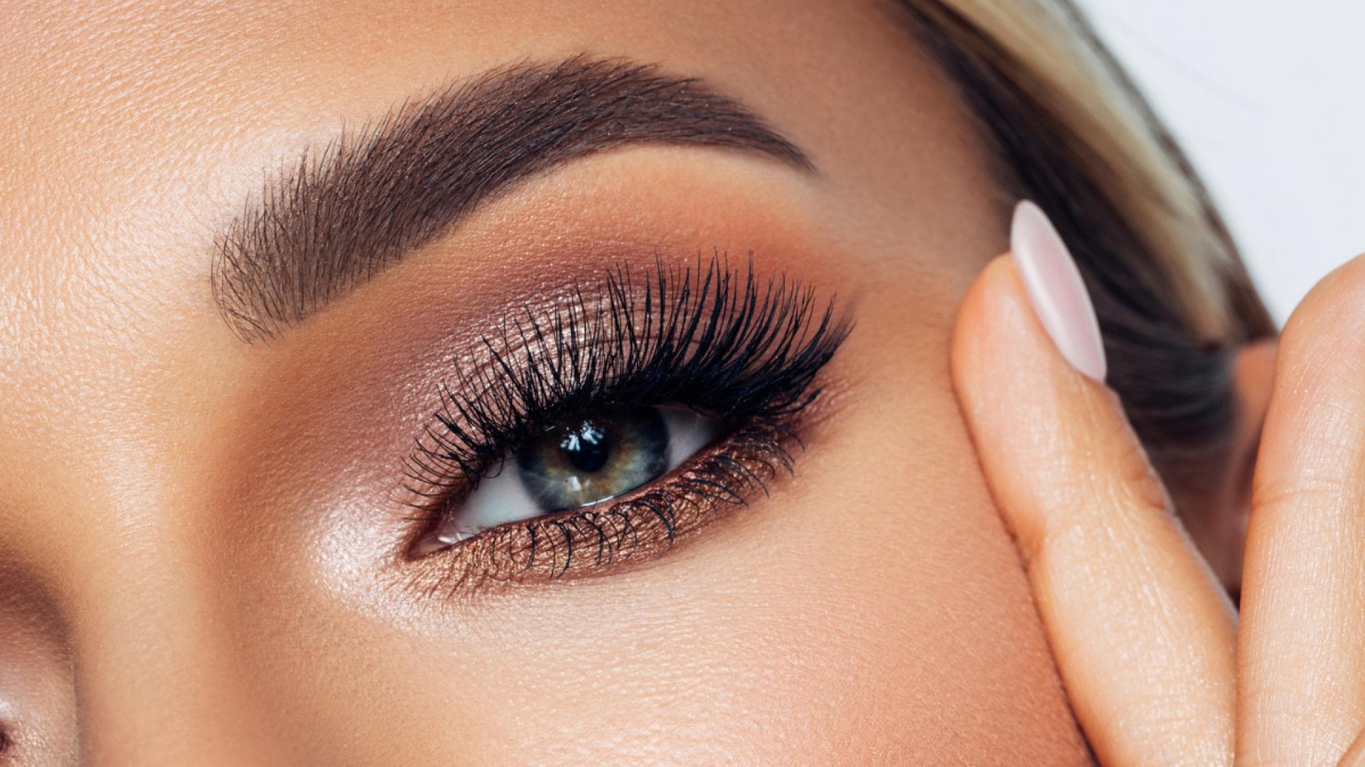 Mascara-Diese-Douglas-Wimperntusche-schenkt-dir-73-mehr-Volumen-und-51-mehr-L-nge