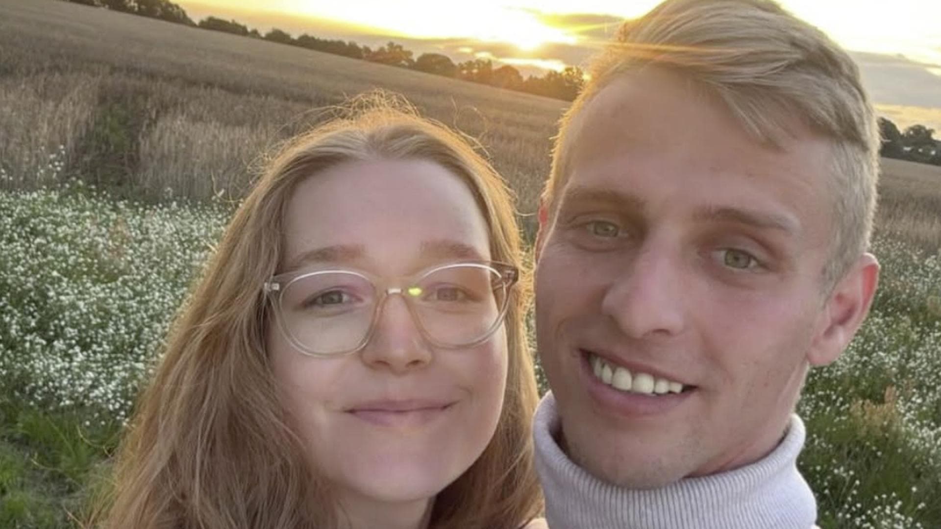 -Bauer-sucht-Frau-Ein-Moment-nur-f-r-uns-Christopher-und-Pauline-schwelgen-in-Erinnerungen