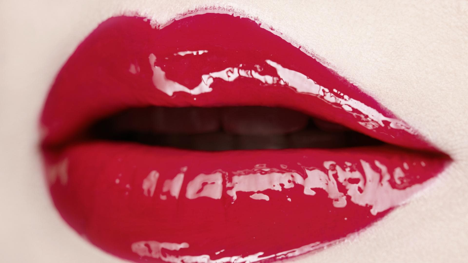 make-up-trend-2026-dieser-7-euro-lip-stain-schenkt-den-lippen-einen-latex-glanz