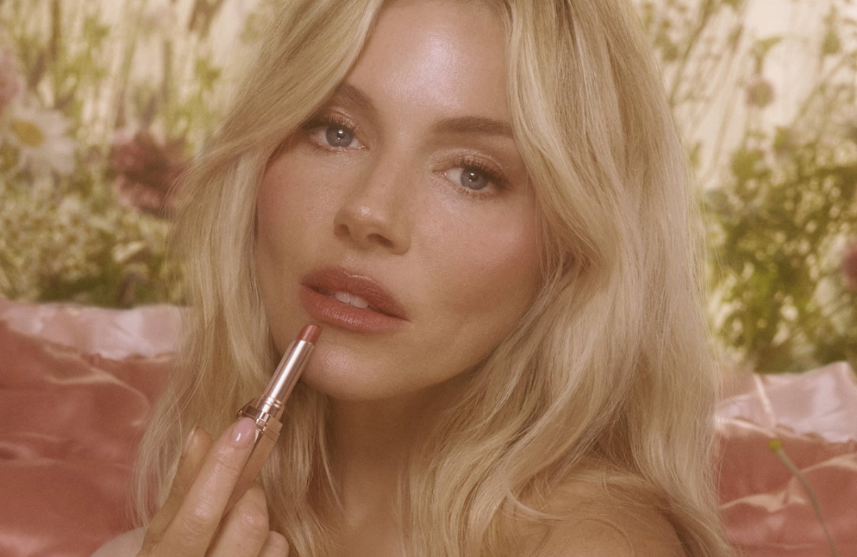 beauty-trend-2026-sienna-miller-schw-rt-im-fr-hling-auf-den-lippen