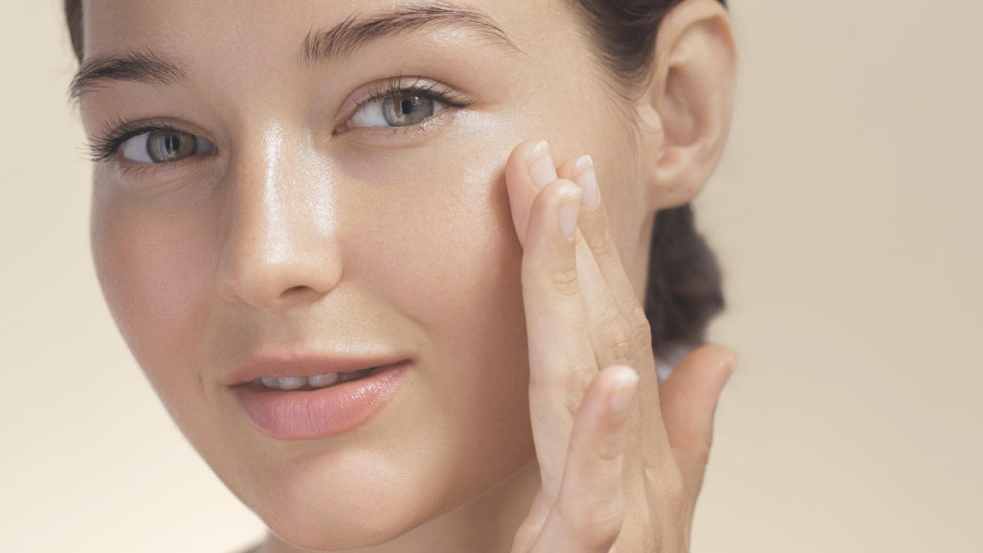 Anti-Aging-27-Lifting-Effekt-Diese-BB-Augencreme-wirkt-wie-eine-Oberlid-Straffung