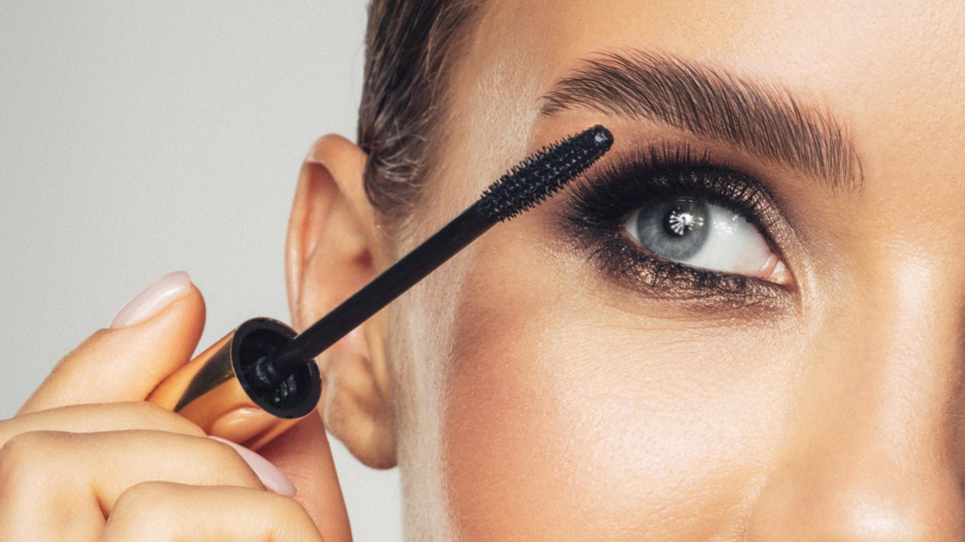 Make-up-Trend-2026-Diese-7-Euro-Mascara-reduziert-Wimpernbruch