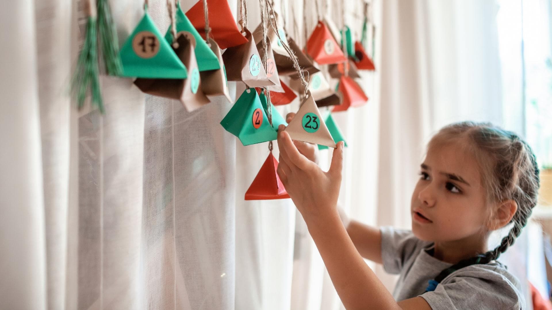 Adventskalender-f-r-Kinder-2025-Die-sch-nsten-berraschungen-zum-Nachshoppen