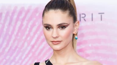 Stefanie Giesinger guckt ernst