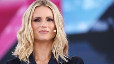 Michelle Hunziker lächelt