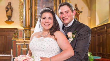 Das "Bauer sucht Frau"-Paar Guy und Victoria bei ihrer Hochzeit.