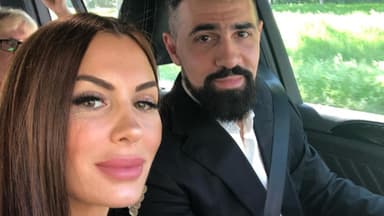 Anna-Maria Ferchichi und Bushido machen ein Selfie im Auto