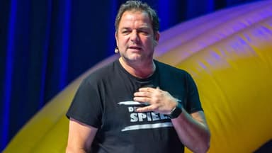 Martin Rütter bei seiner "Der will nur spielen!"-Show