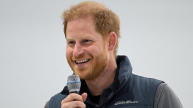 Prinz Harry hält eine Rede