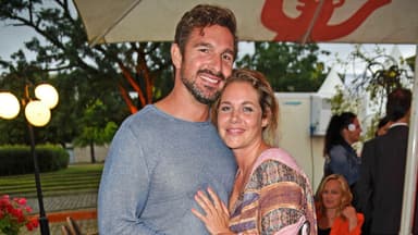 Felicitas Woll kuschelt sich an Benjamin Piwko