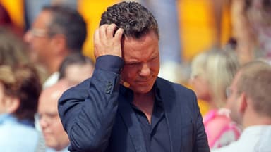 Stefan Mross fasst sich in die Haare