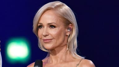 Michelle mit blonden Haaren 2023