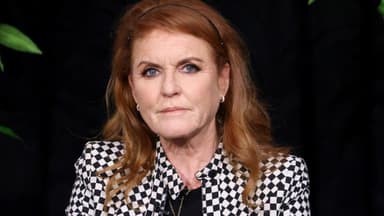 Sarah Ferguson schaut ernst