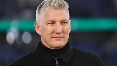 Bastian Schweinsteiger lächelt und schaut zur Seite