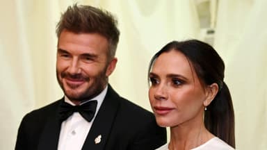 David Beckham lacht verkrampft, Victoria Beckham angespanntes lachen