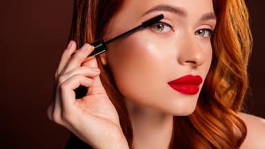 mascara Frau Wimpern