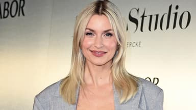 Lena Gercke lächelt