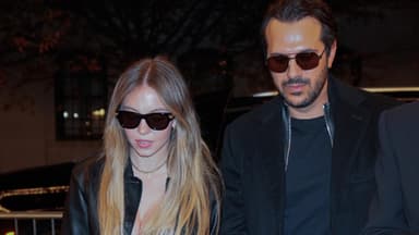 Sydney Sweeney und Jonathan Davino mit Sonnenbrillen