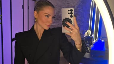 Valentina Pahde macht Selfie