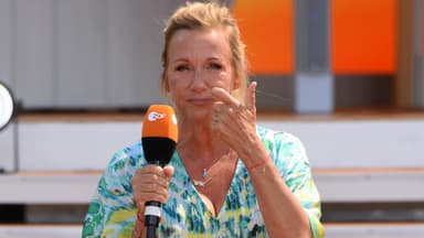 Andrea Kiewel kratzt sich 