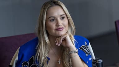 Davina Geiss mit blauer Jacke