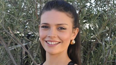 Harriet Herbig-Metten Mascara Harriet Herbig-Metten vor Bäumen