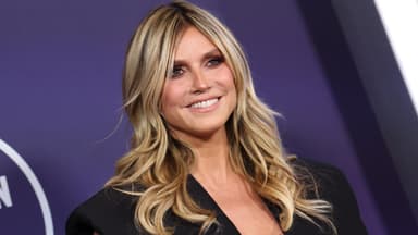Heidi KLum strahlt