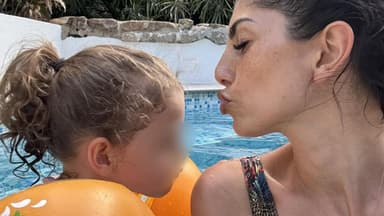 Yeliz Koc & Snow im Pool
