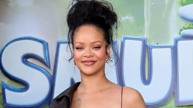 Rihanna strahlt bei den Schlümpfen