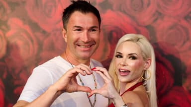 Daniela Katzenberger formt mit Lucas Cordalis ein Herz mit der Hand