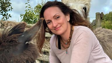 Nadine Bauer sucht Frau International